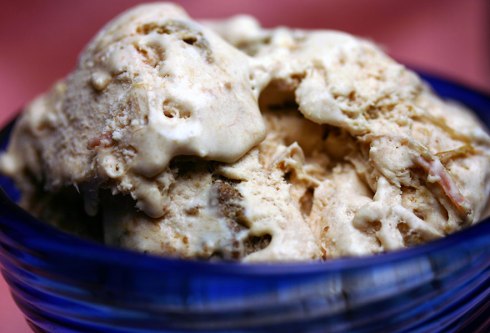 rhubarb-crumble-icecream