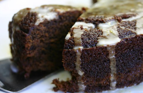 Sticky ginger cake with lemon icing