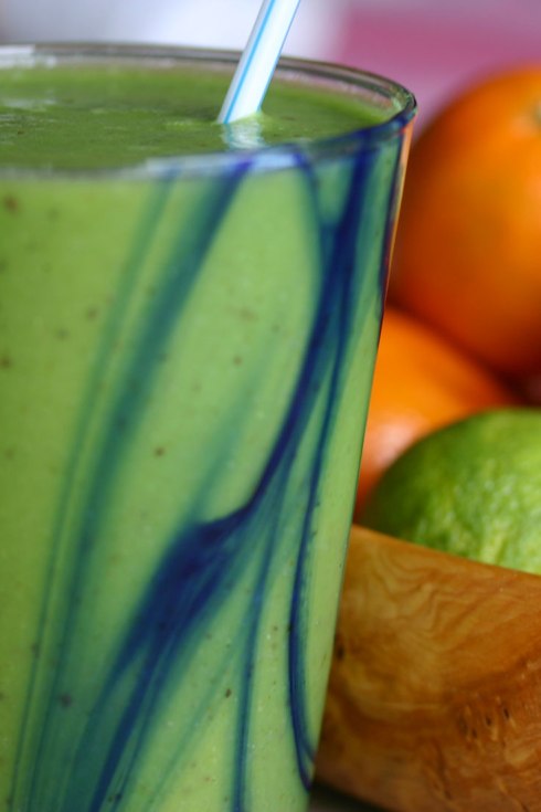 Spinach, pear, lime and ginger smoothie